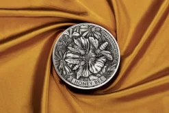 Honey Bee - 2 Kg Silber Antik Finish High Relief 2024 + Box +COA*