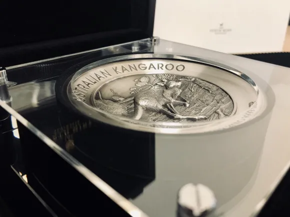 Känguru 2 KG Silber - High Relief - Antik Finish +Box 2019*